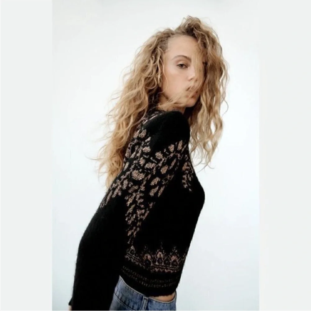 ZARA Gold Metallic Thread Jacquard Knit Sweater - Picture 3 of 9